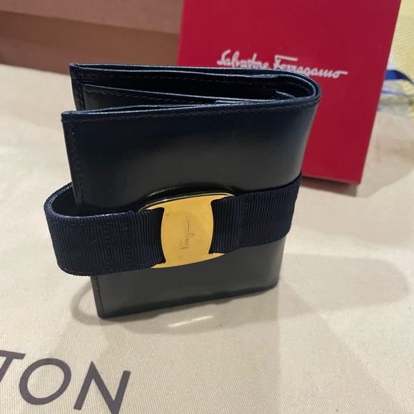 Salvatore Ferragamo Compact Wallet - Picture 4 of 12